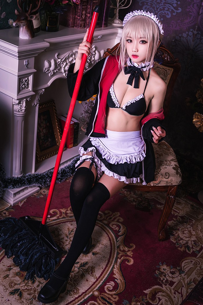 魅惑女仆瑶半裸为您服务