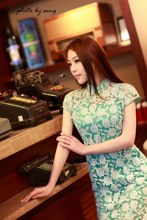 性感旗袍美女模特妖娆展示