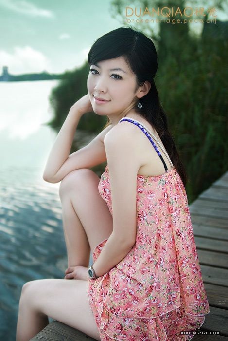 仲夏美女湖畔写真