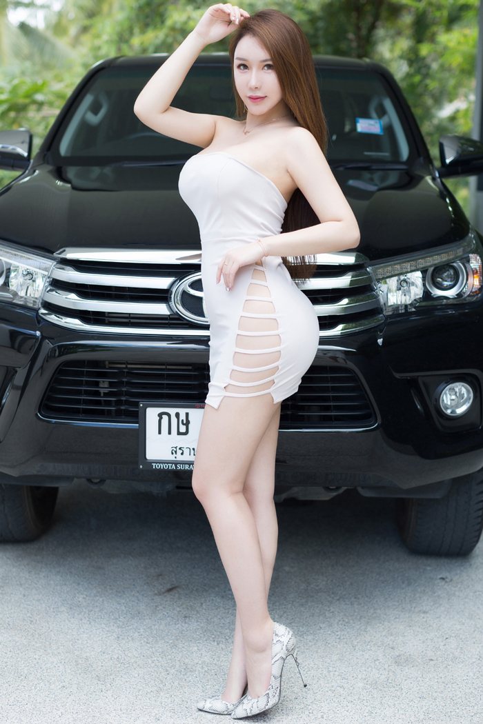 风情万种的尤妮丝挑逗视线