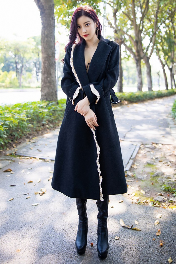 车模杨晨晨网袜美脚真空露出，性感诱人