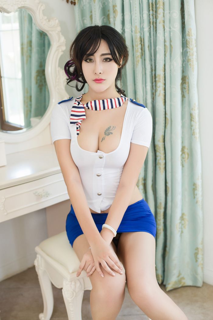 熟女孟狐狸香臀惹火，丁裤难遮巨大诱惑