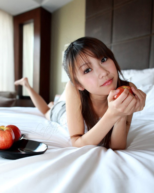 可爱甜美的苹果小美女私房照