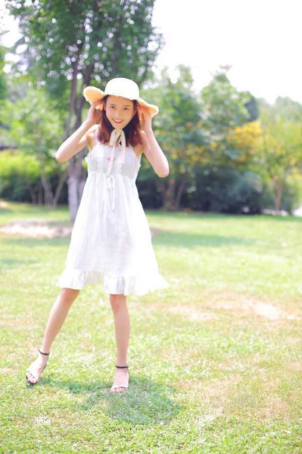 夏日野餐，享受阳光和美食