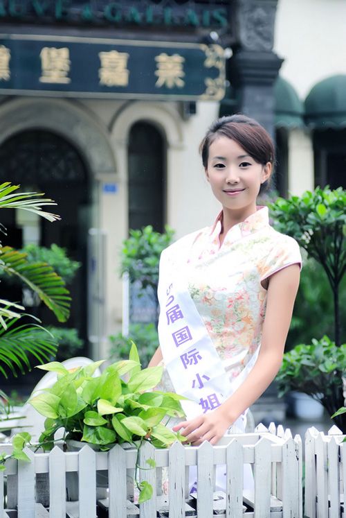 迷人的国际小姐旗袍摄影