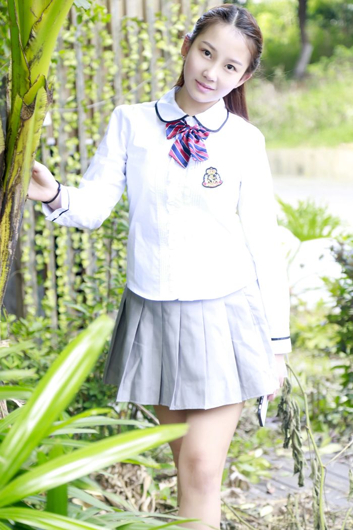 学妹琪琪白丝制服诱惑，半裸挑逗你！