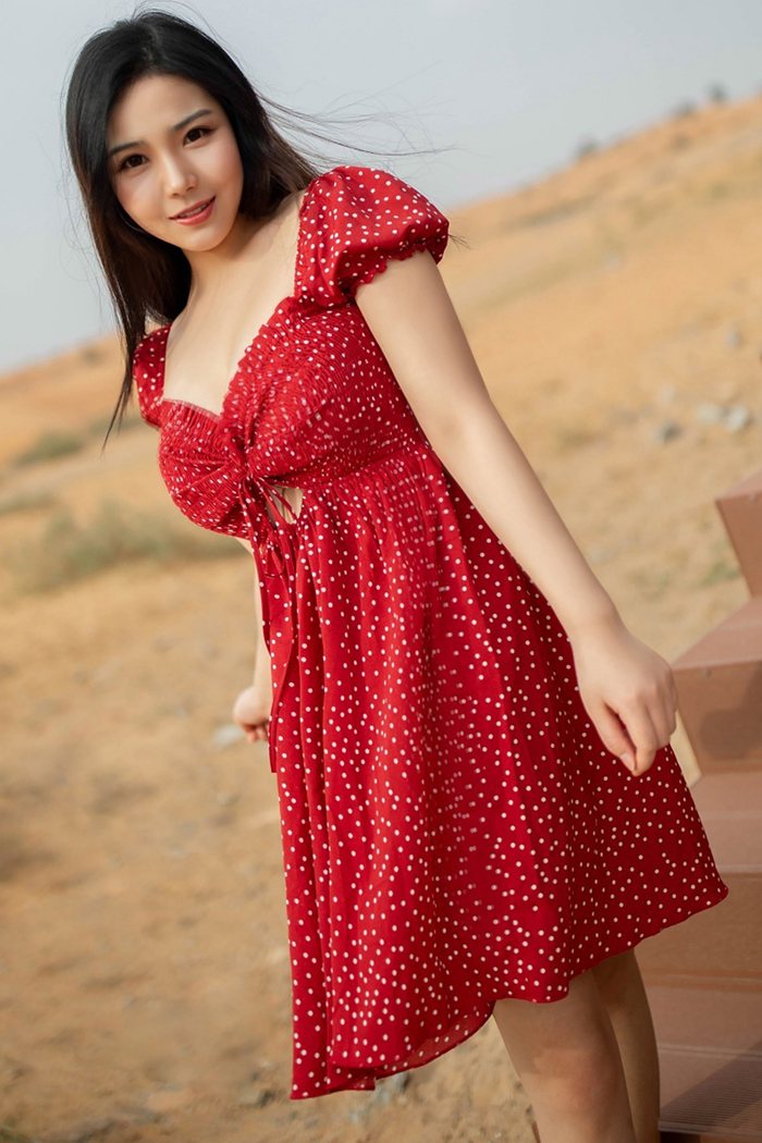 徐微微性感登场，春光无限诱惑