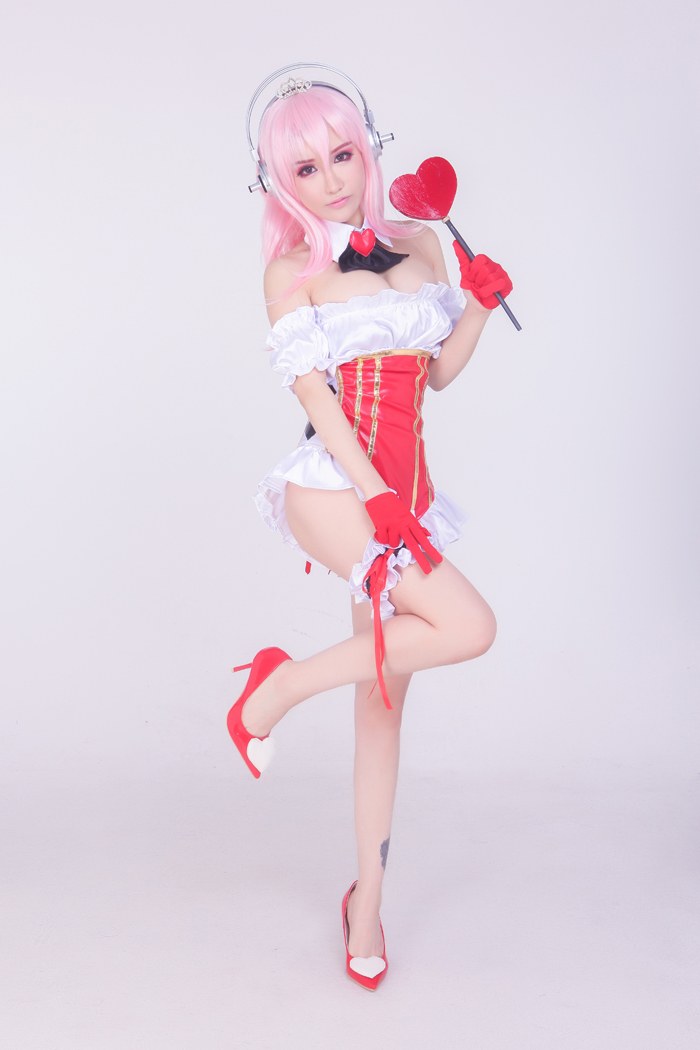 性感宝贝vivi火辣登场，身材完美曲线诱人