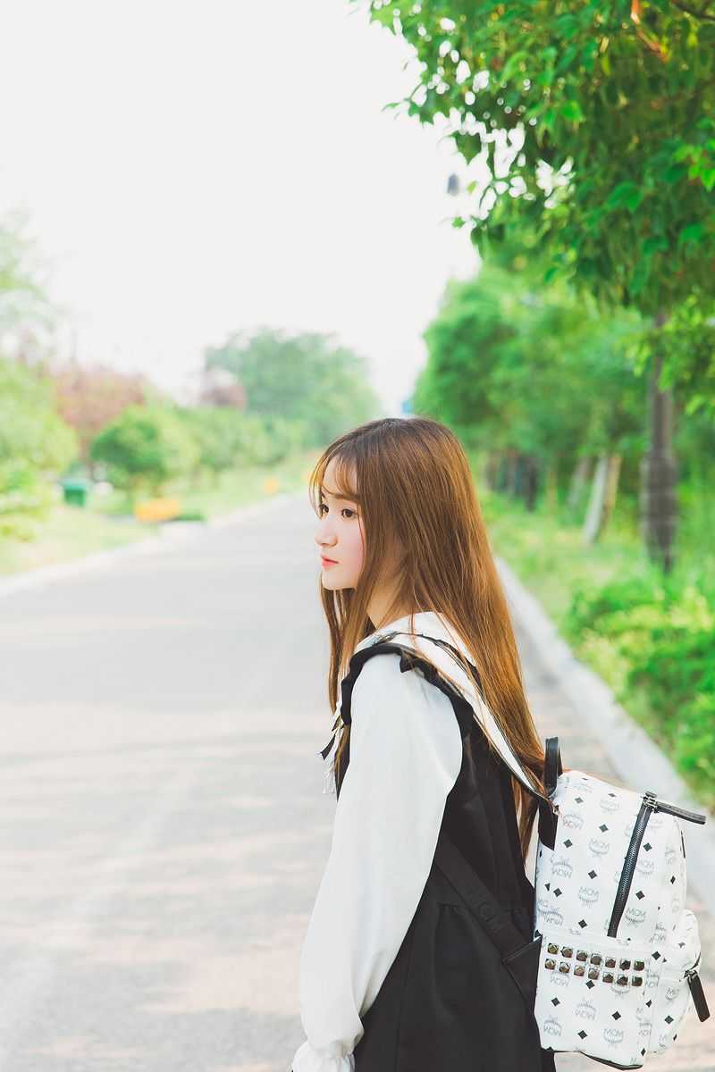 夏小河：一部感人至深的小说