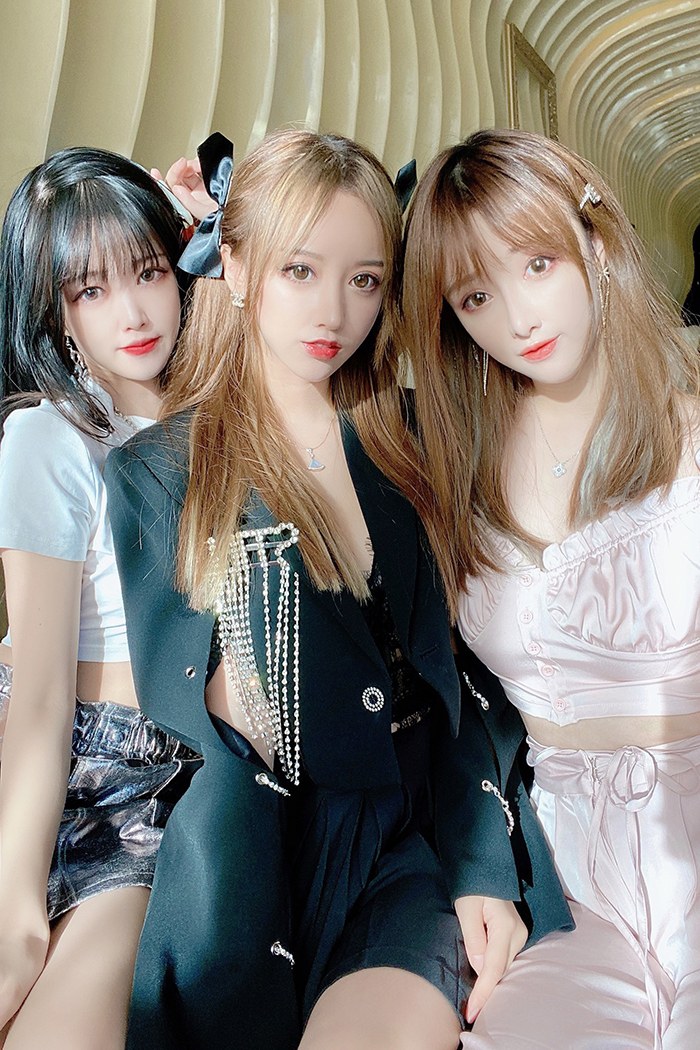 性感美女米线秀蛇腰醉酒裸露