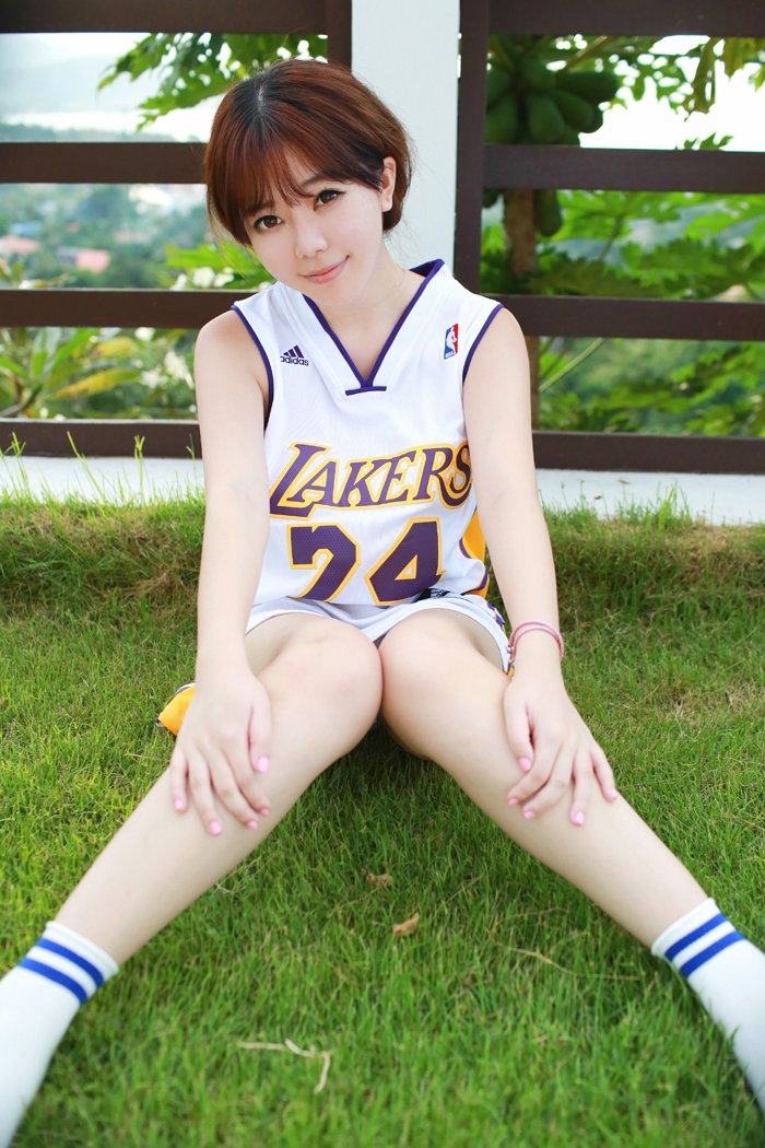 性感美女刘飞儿胶带内衣撑爆！