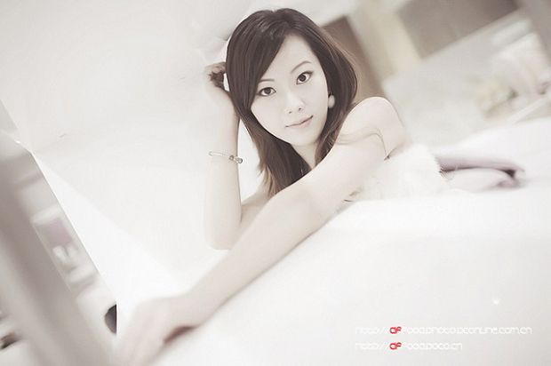 清新可爱的素洁女孩