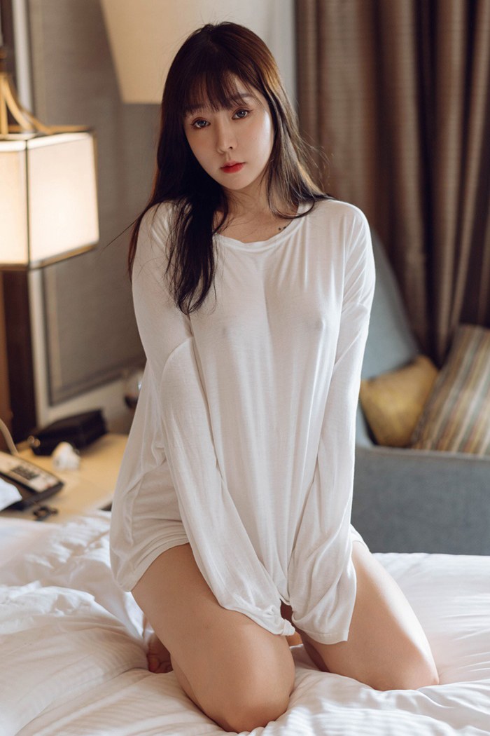 王雨纯性感豪乳深V诱惑