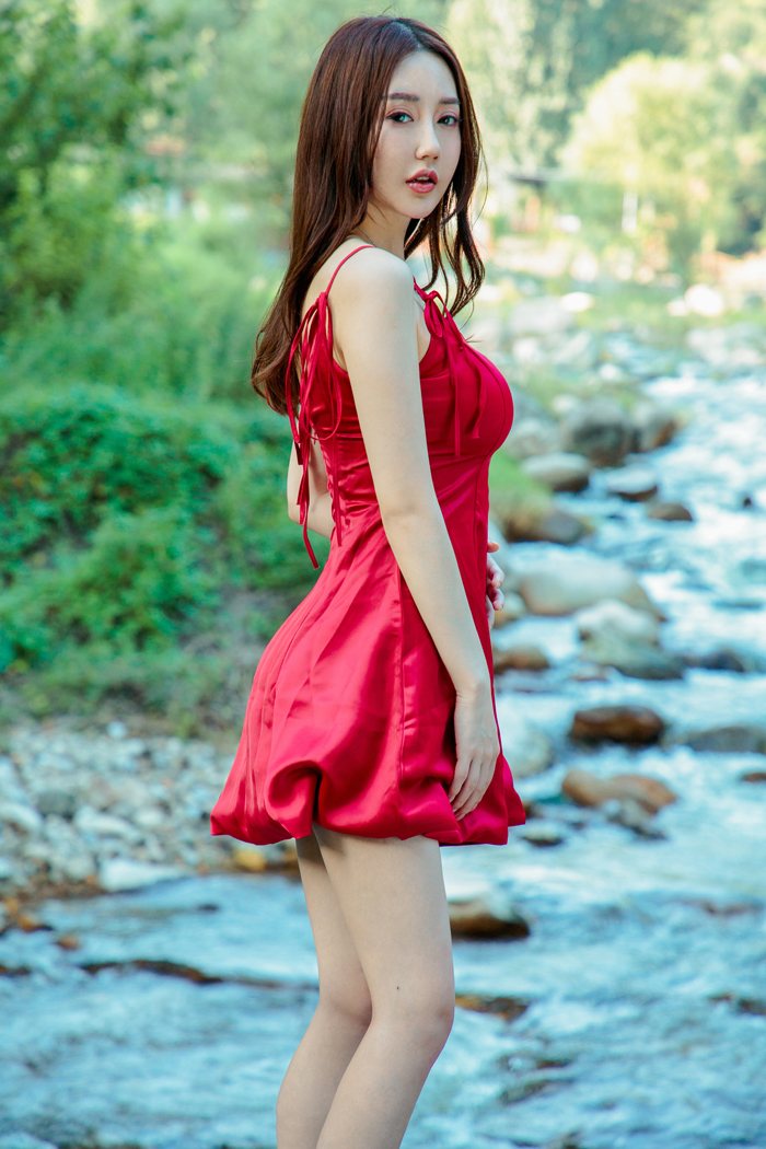 翊涵令人窒息的迷人胸脯