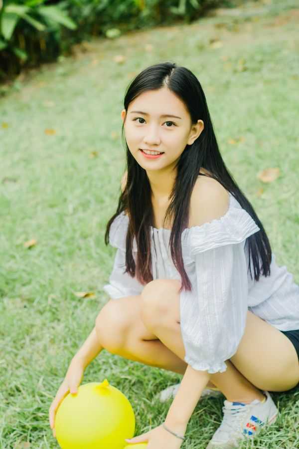 凝视你，无法移开目光