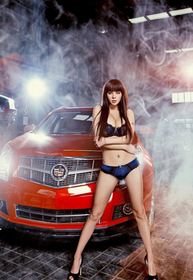 车模冯雨芝卡迪拉克性感写真