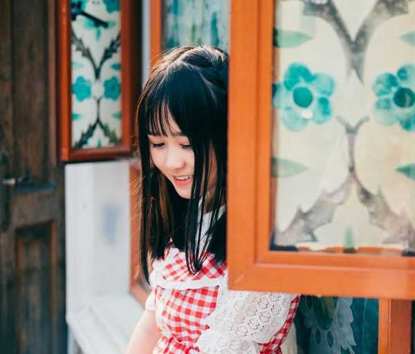 咖啡厅自拍，留下美好时光