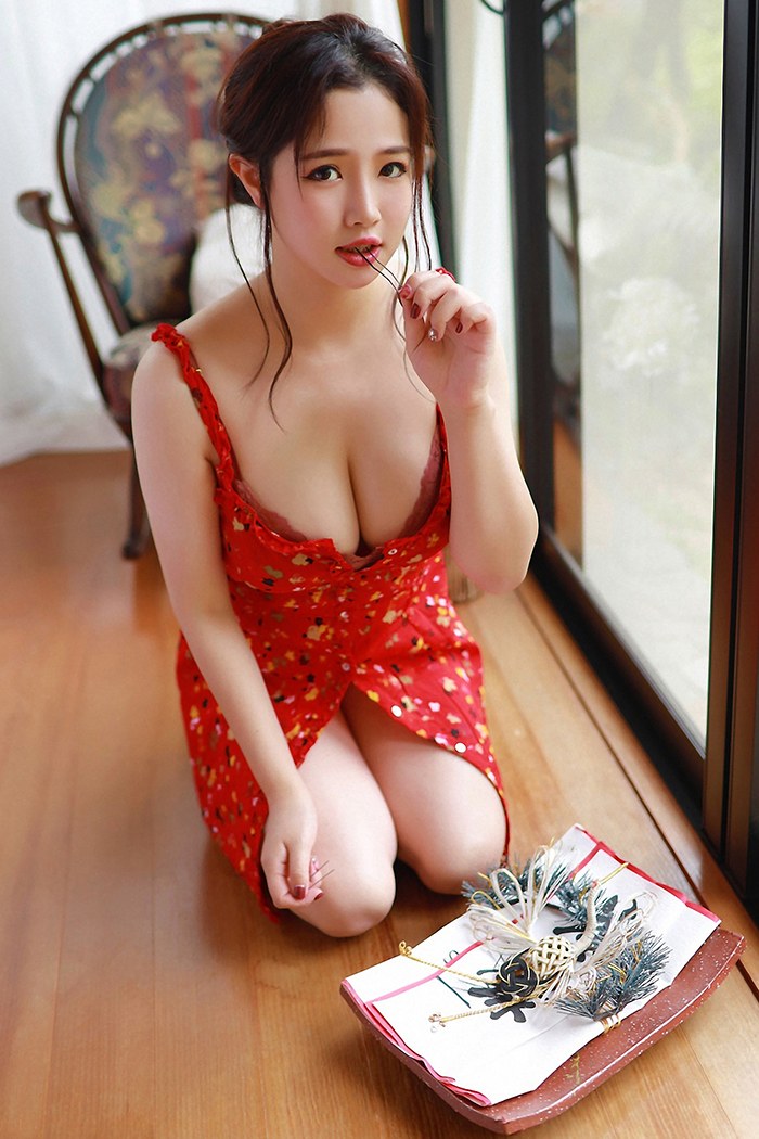 徐cake巨乳洒牛奶,诱人无比!
