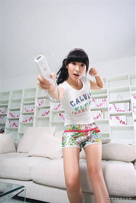 迷人广告写真，俏佳人令人心动