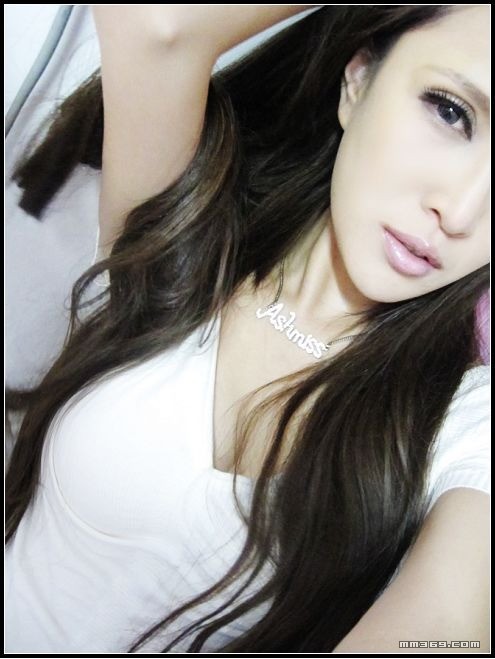 富二代小公主爱秀项链