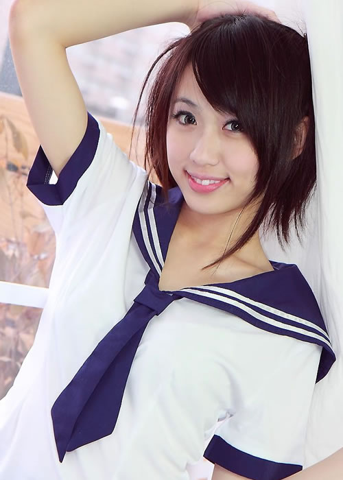 Kira甜美学生妹穿制服比基尼，美图曝光！