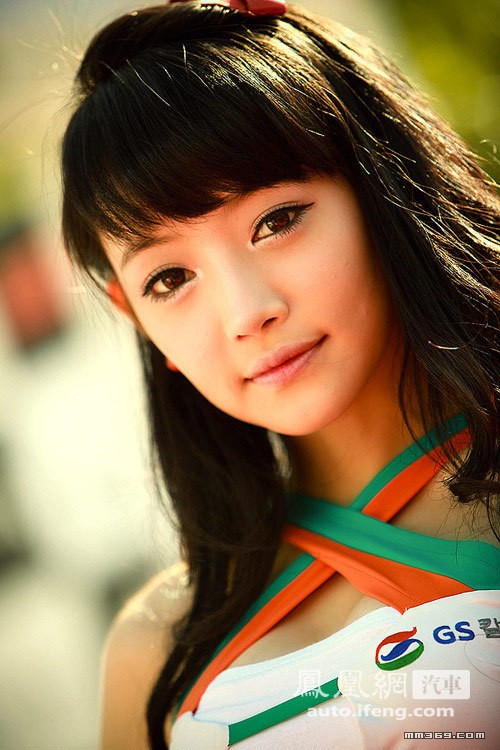 韩国美女车模被誉为小周迅