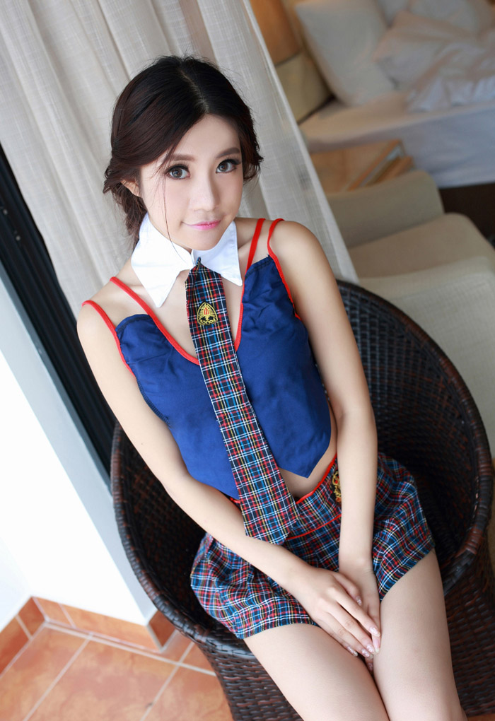 学生妹绮里嘉大胆玩制服诱惑