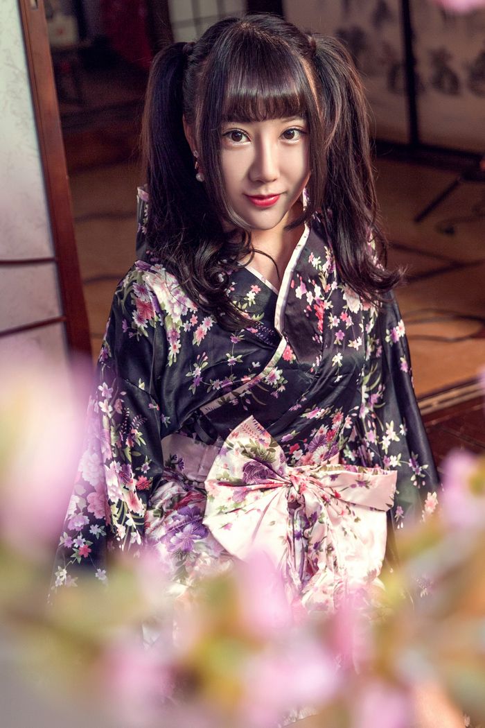 迷人和服美女笑容迷倒你