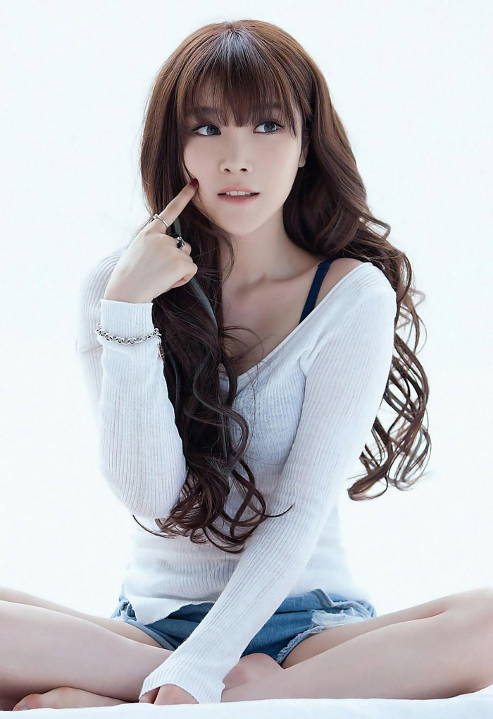 清新美女牛仔短裤长发照