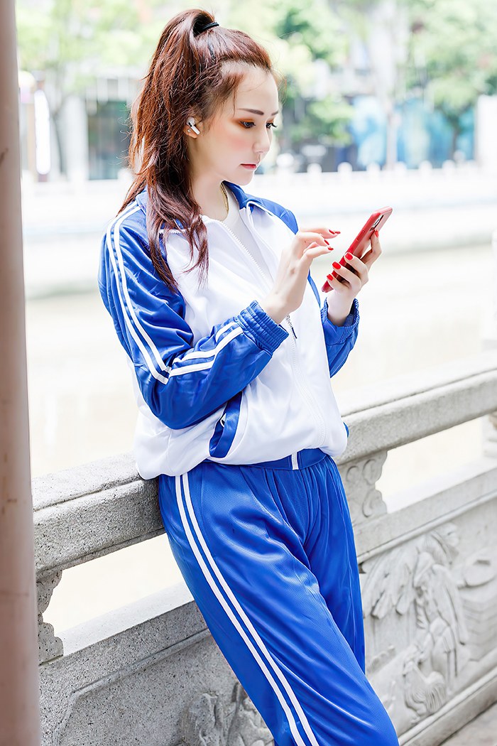 学生妹evon校服下的诱人巨乳