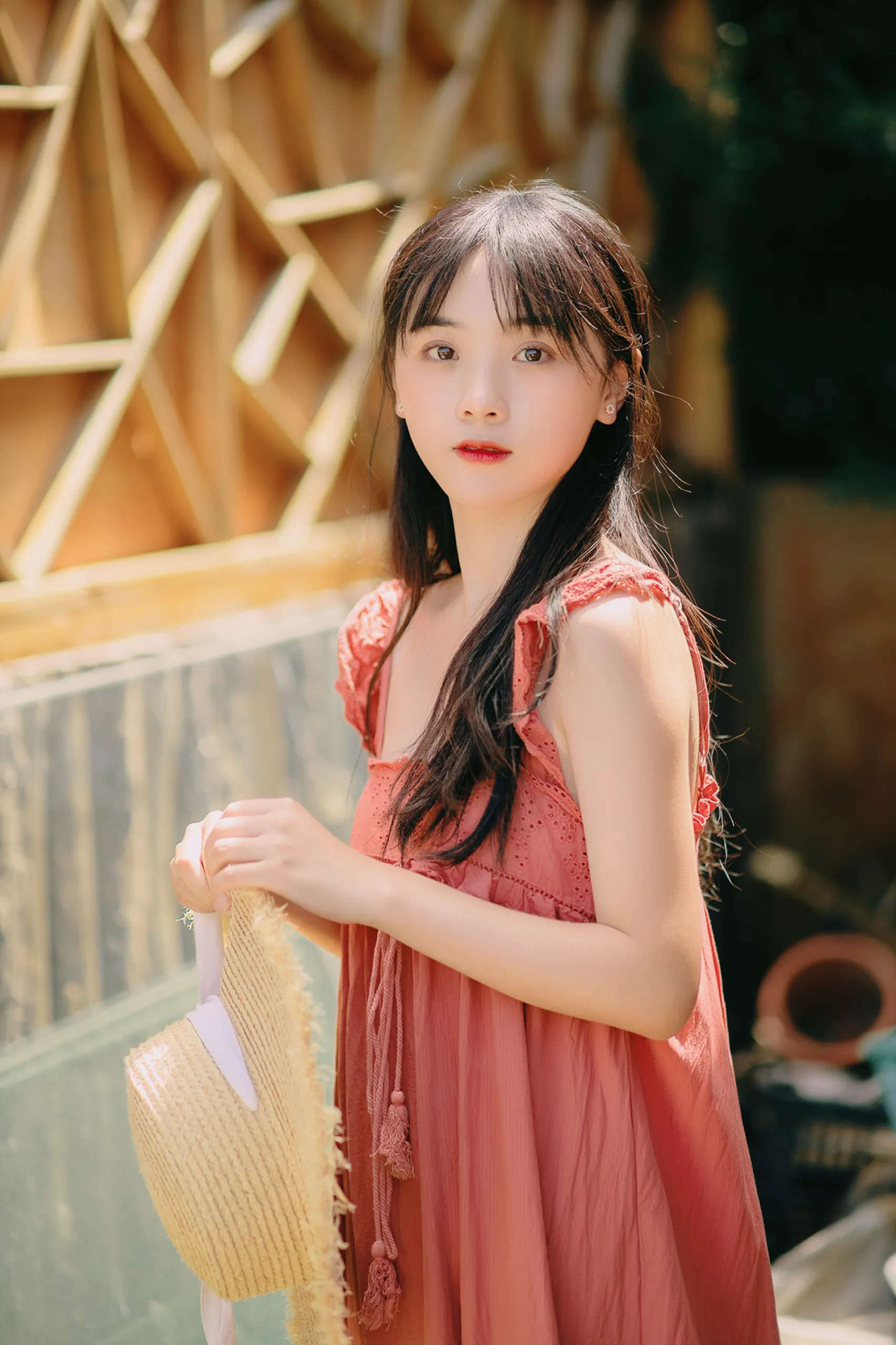 夏日里的阳光少女