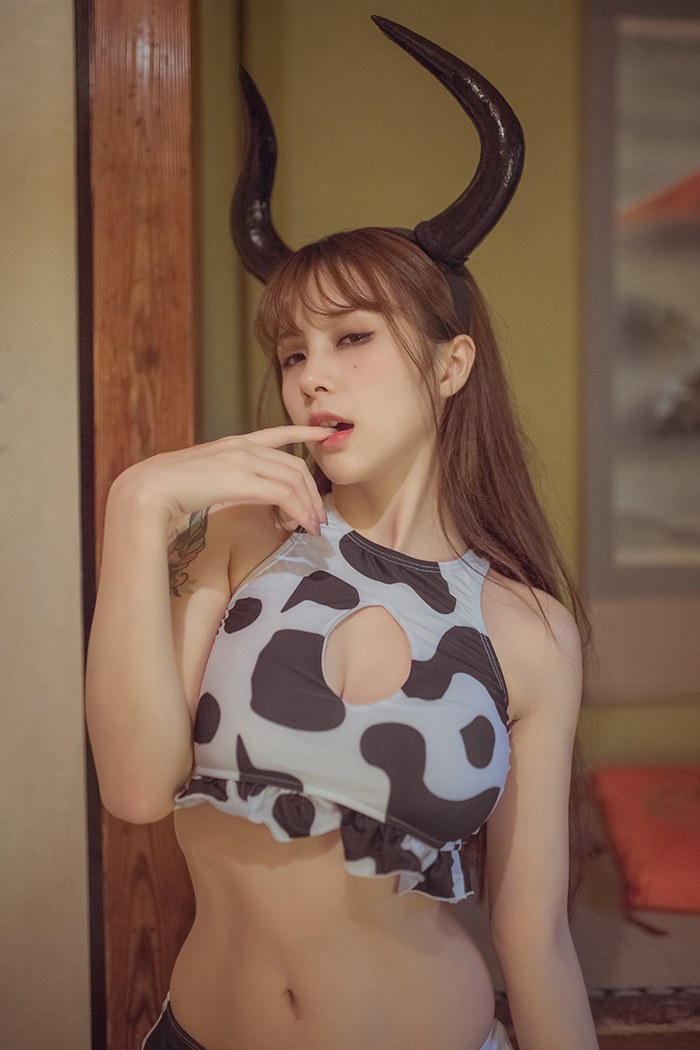 夏美酱性感半露，乳量惊人！