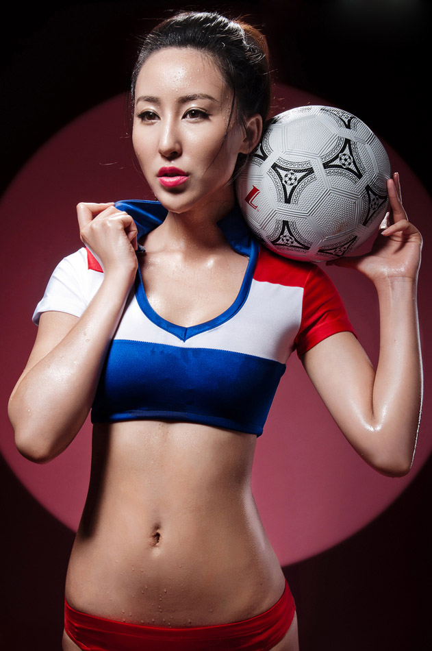 厦大校花苏珊娜转型足球宝贝