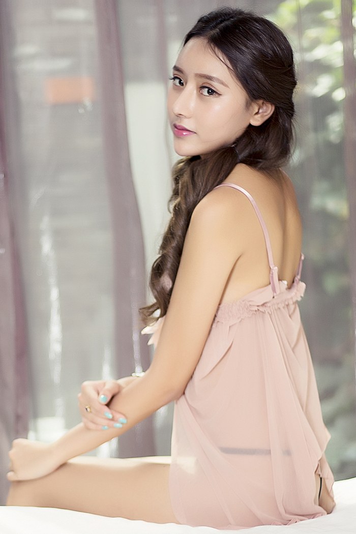 嫩模阿童木湿身蕾丝内裤浴室诱惑