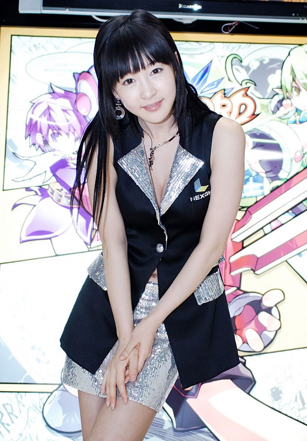 甜美模特李佳娜亮相韩国釜山车展