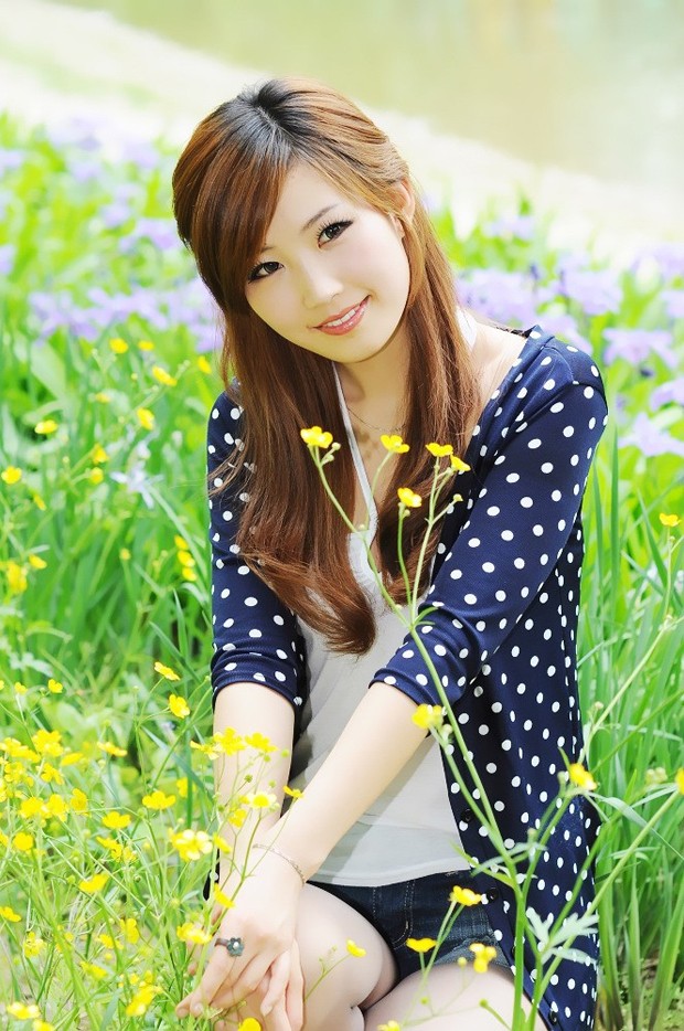 美女室外人像摄影，人比黄花更美