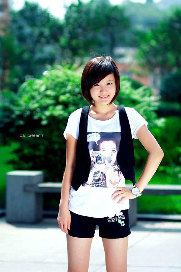 可爱乖巧的清新小美女写真