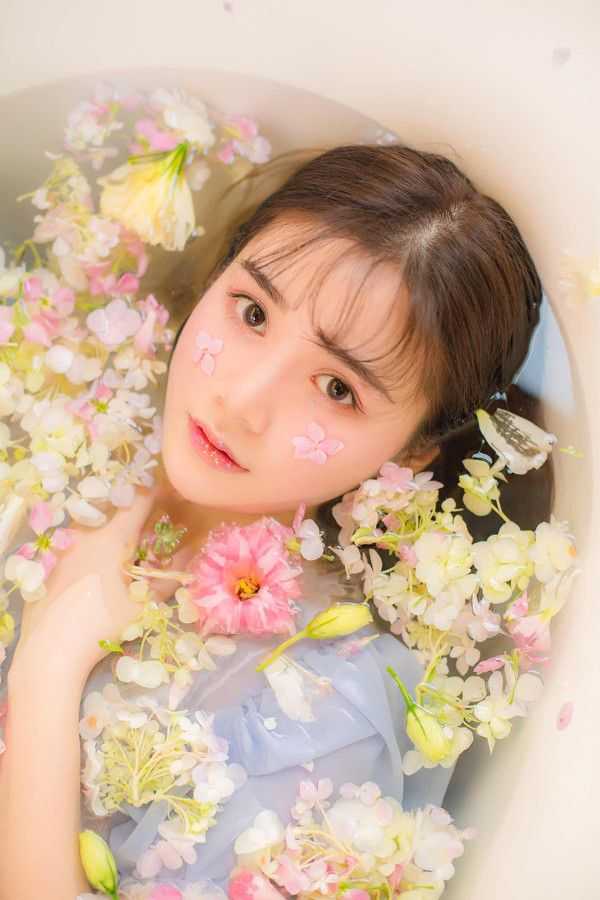 香气四溢的花瓣浴