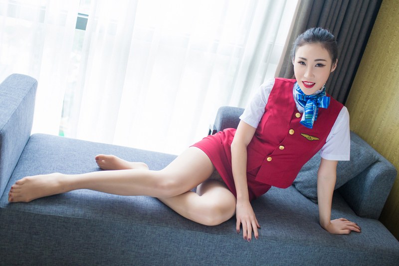 空姐智慧展现，性感诱惑依旧迷人