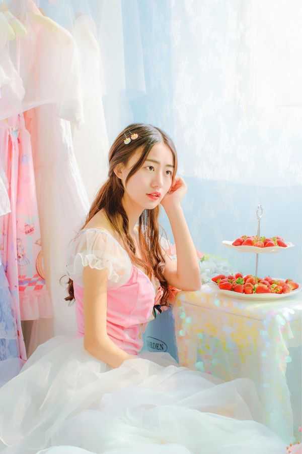 甜美草莓少女