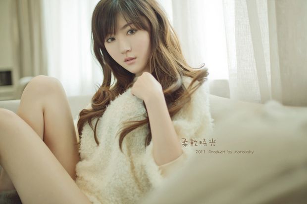 清新少女 眼神迷人动人心弦