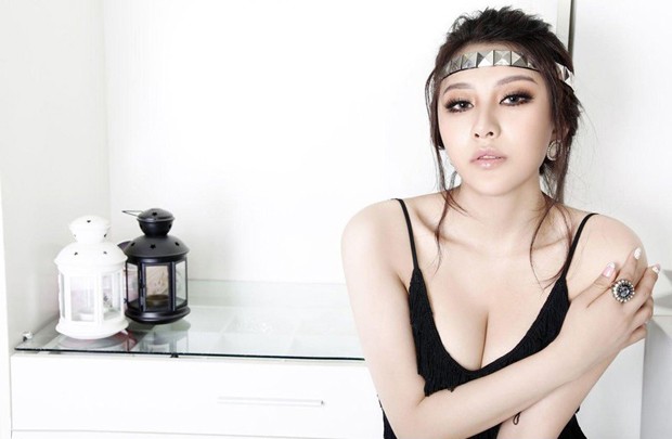 性感模特黄嘉熙美艳诱人照片