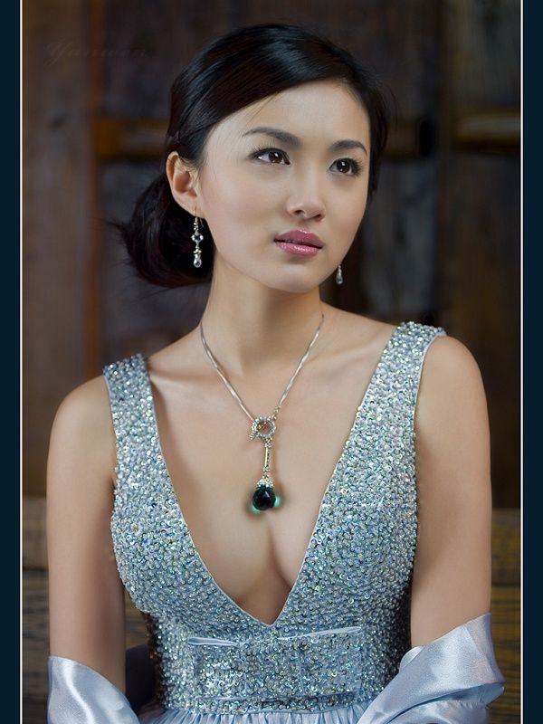 清纯美女展示多样表情