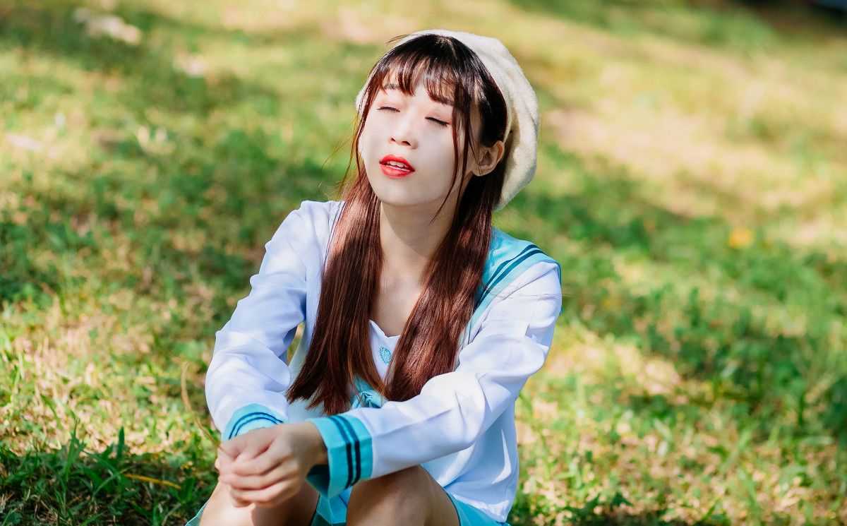 草原上的可爱兔子