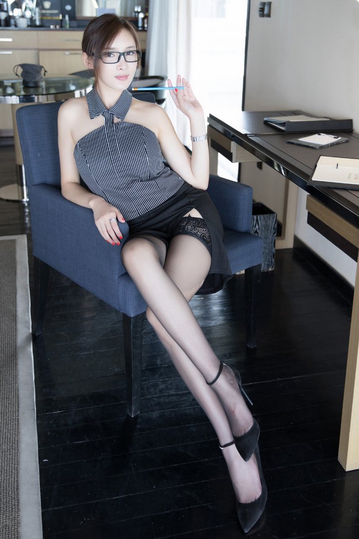 周妍希的迷人美臀令人心动