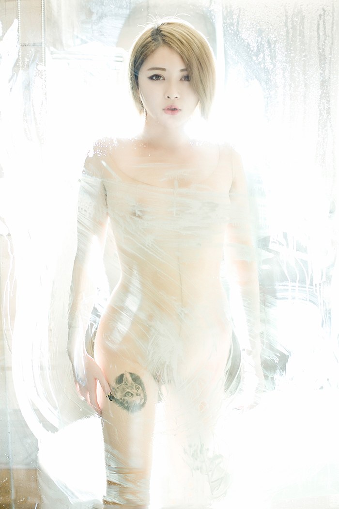 浴室诱惑：凯竹激情后，妩媚身姿令人陶醉