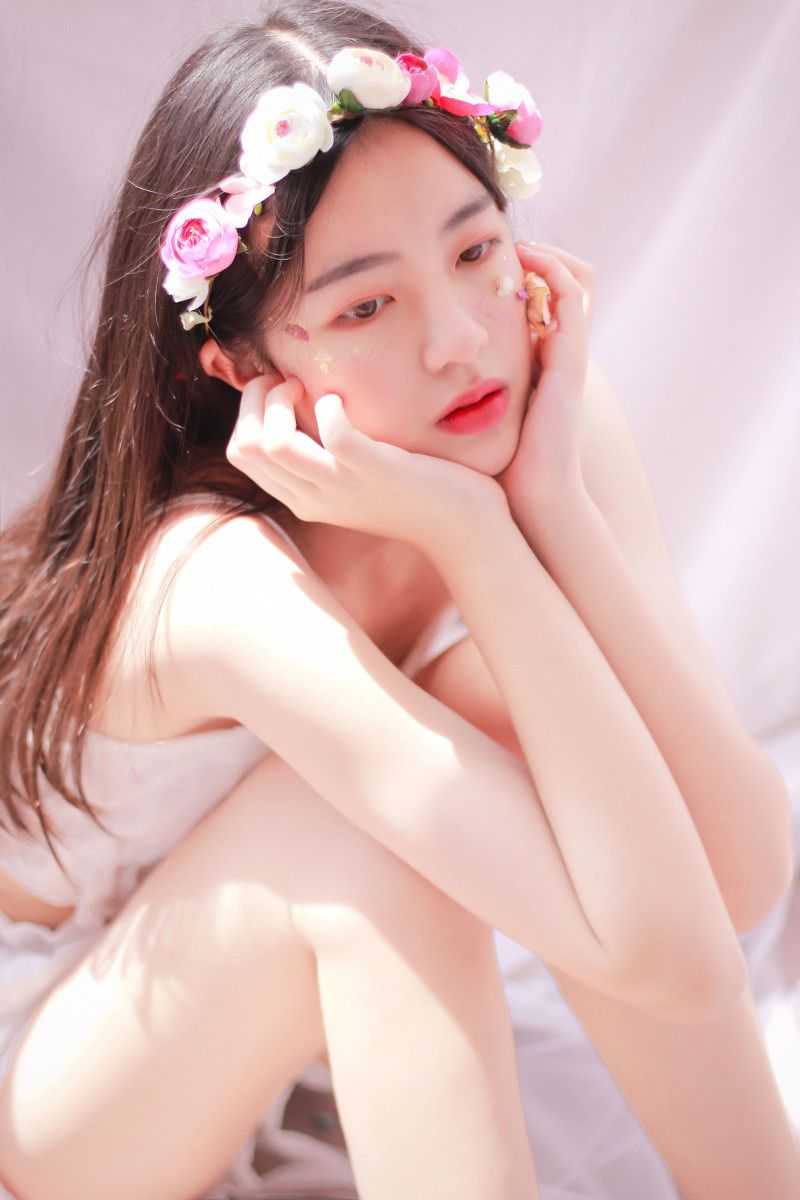 美丽花神少女