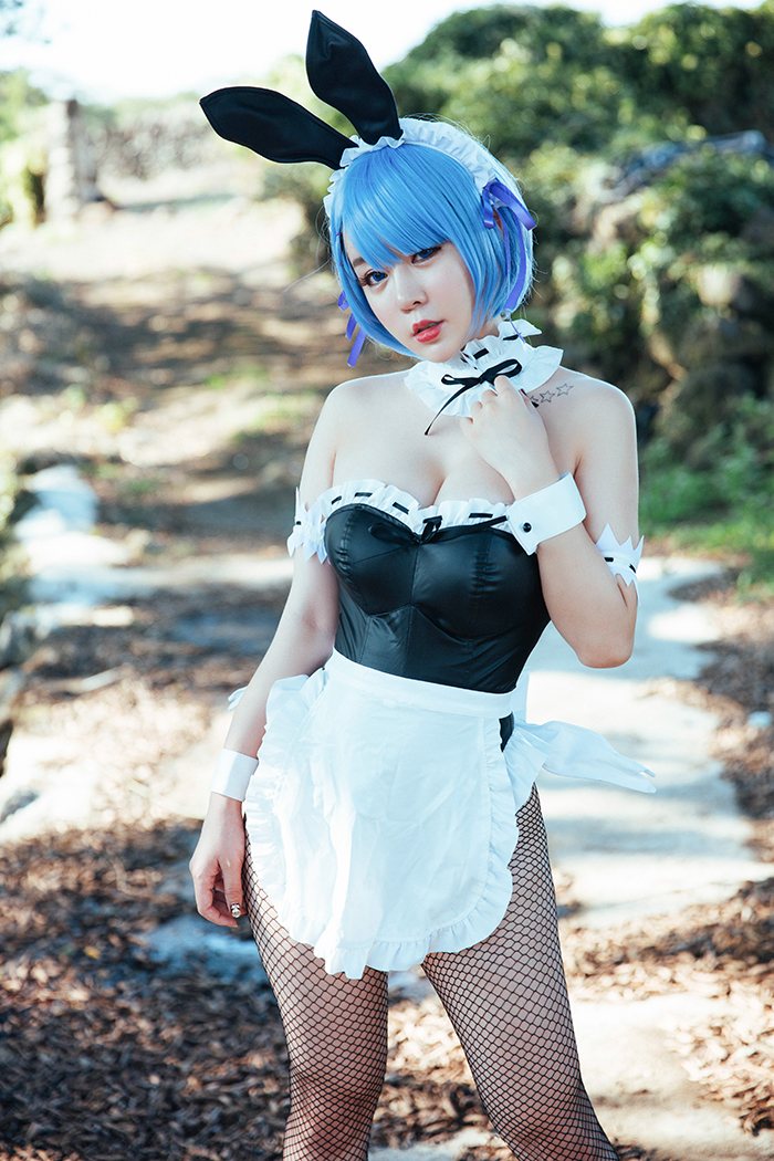 王雨纯兔女郎装性感诱人