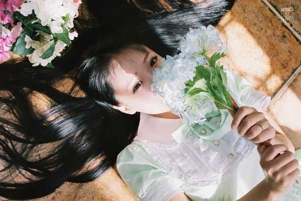 水晶般透明的眼睛，美丽动人