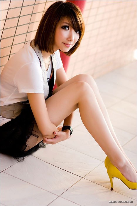 迷人清新美女吸引眼球